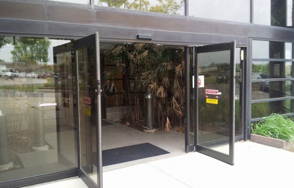 緊急疏散自動(dòng)門(mén)